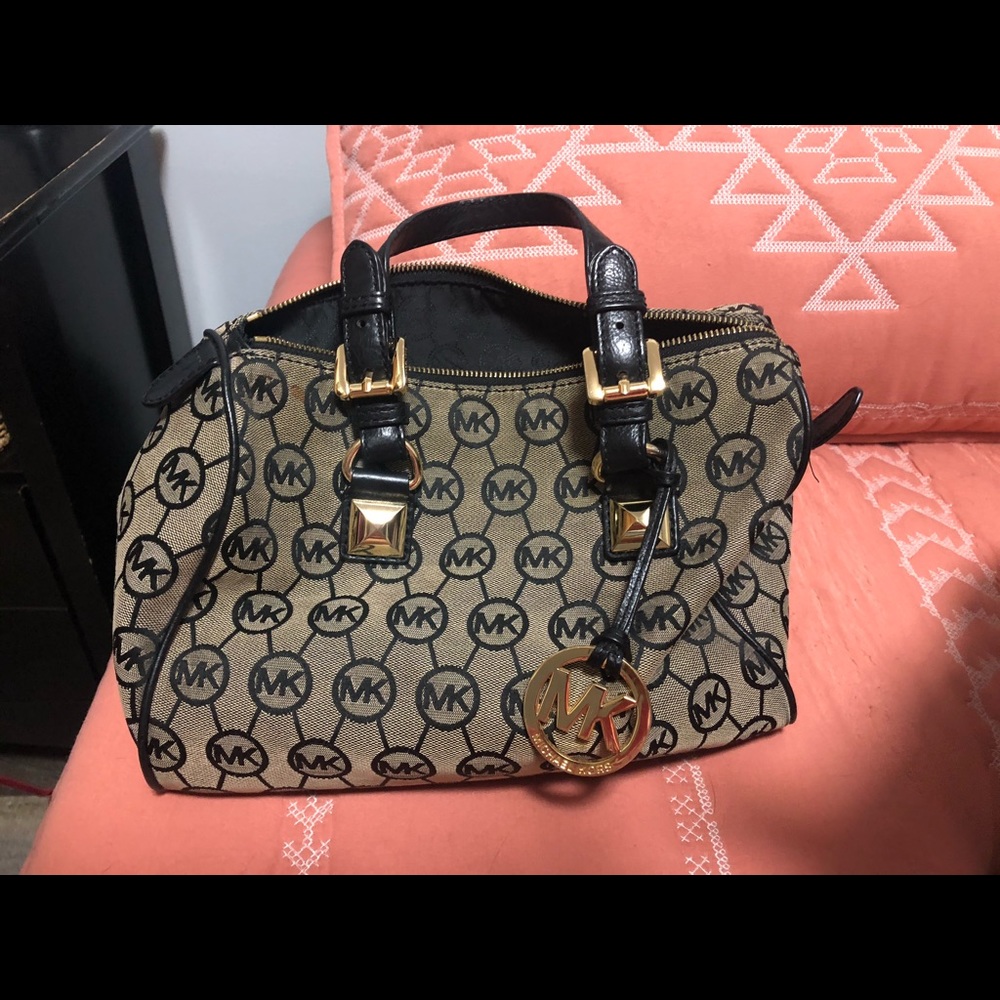 Micheal Kors purse